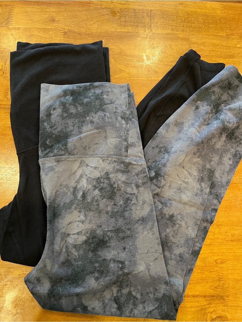 2 Pair Old Navy Maternity Powerchill Leggings (Black / Grey Leaf)